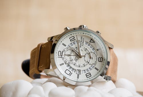 Read more about the article Tips to Buy a Watch Winder 8 Watches